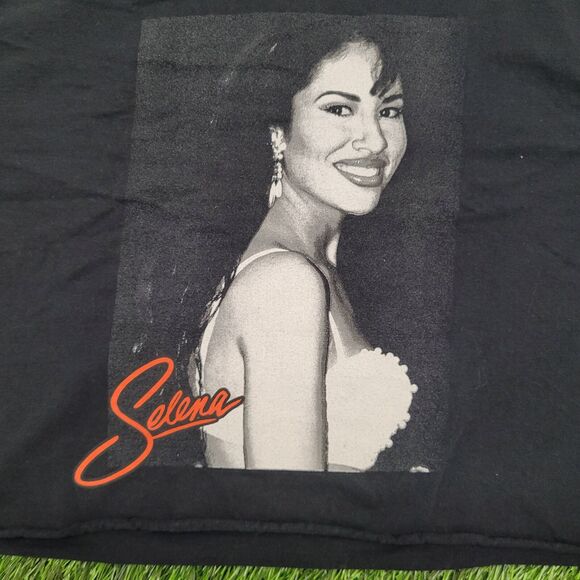 Selena Portrait Shirt Womens XS 17x16 Black - Picture 9 of 12